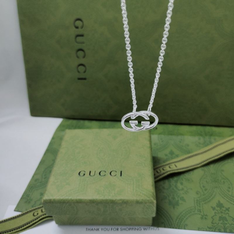 G*u*i necklaces
